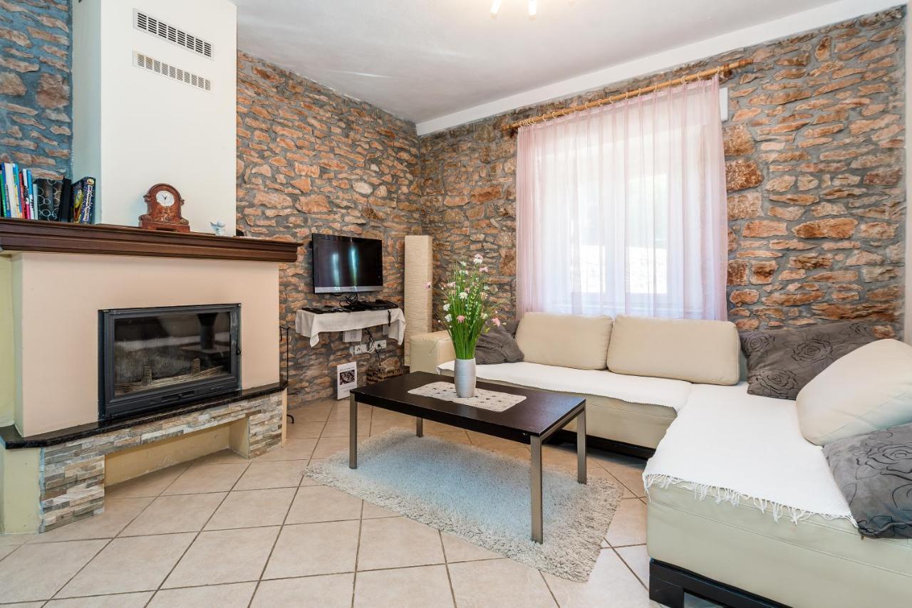 Rural House Gluic Villa Bogatic Bagian luar foto